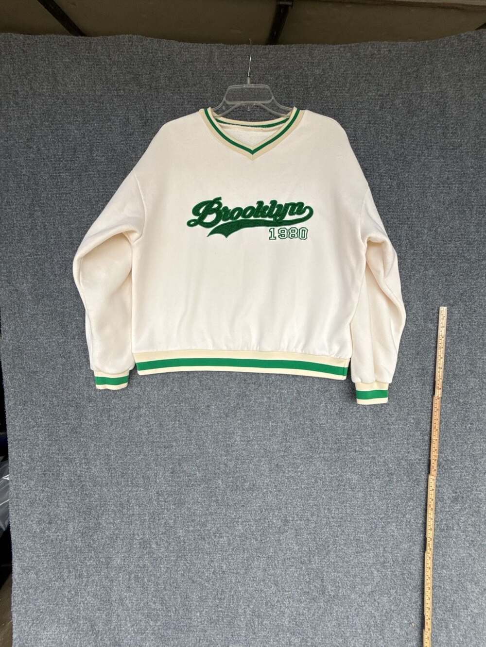 Edikted Brooklyn 1980 Varsity V-Neck Sweatshirt Cream Green